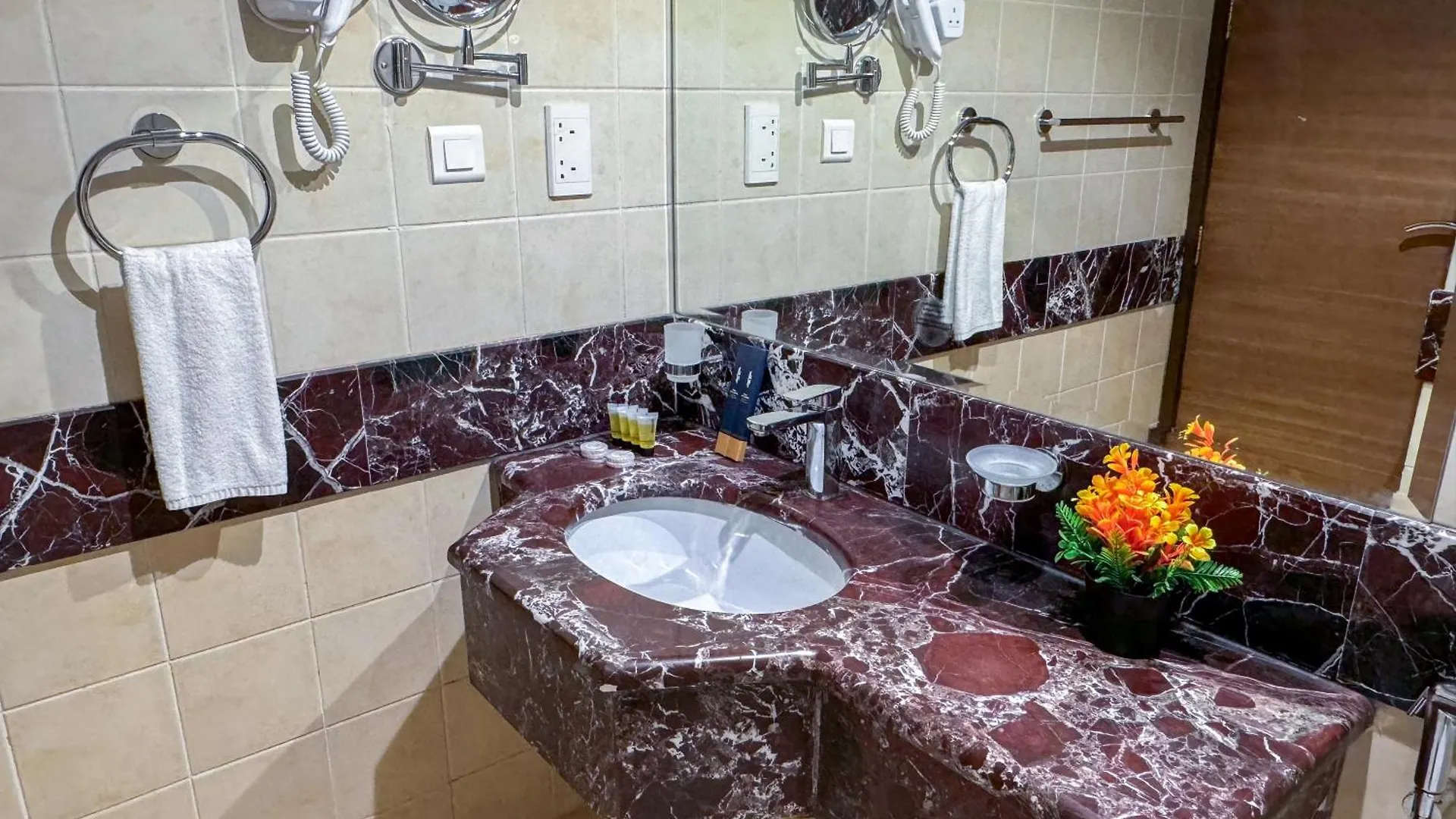 Rabwat Al Safwah Golden Hotel Медина